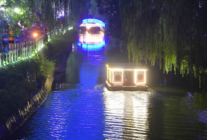 夜游泉城新路径,泉水绿道“最济南”