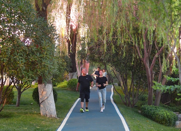 夜游泉城新路径,泉水绿道“最济南”