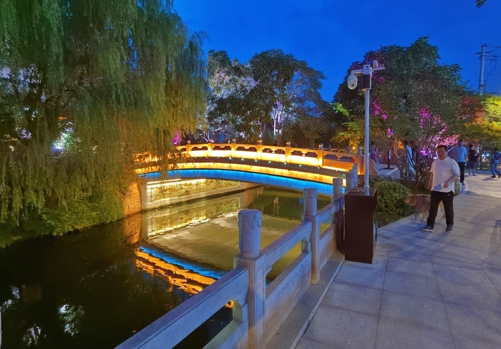 夜游泉城新路径,泉水绿道“最济南”