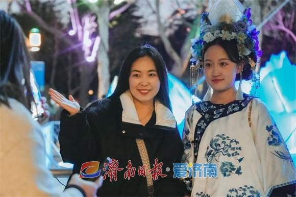 “泉”在济南冬游记|大明湖畔游人争睹“夏雨荷”
