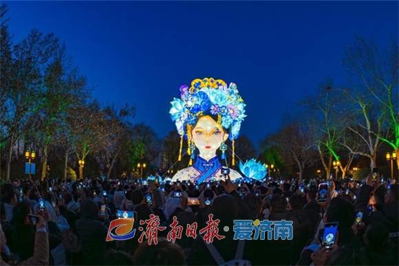 “泉”在济南冬游记|大明湖畔游人争睹“夏雨荷”