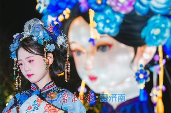 “泉”在济南冬游记|大明湖畔游人争睹“夏雨荷”
