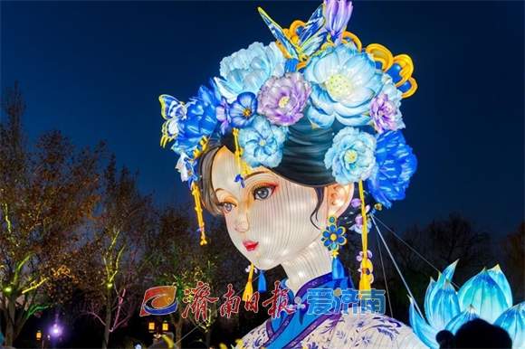 “泉”在济南冬游记|大明湖畔游人争睹“夏雨荷”