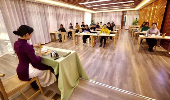 融媒·深调查|“红”得快也“凉”得快:网红店如何面对“生长之痛”