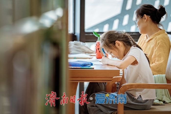 泉城书香伴夏长,暑期图书馆成孩子们的“书香乐园”