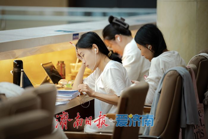 泉城书香伴夏长,暑期图书馆成孩子们的“书香乐园”