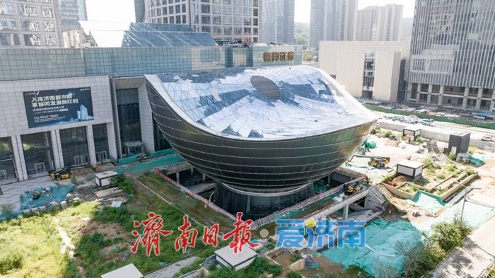 济南中央商务区新地标:“巨碗”建筑玻璃顶盖安装完成