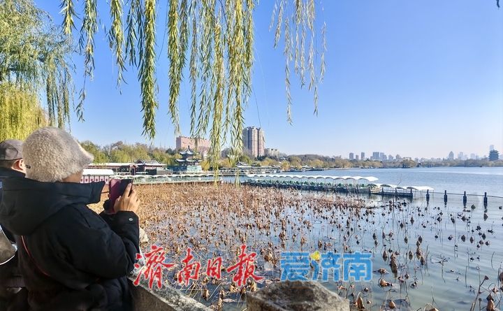 大明湖雪后初晴引客来