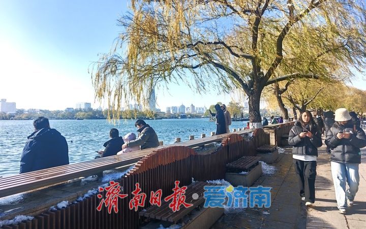 大明湖雪后初晴引客来