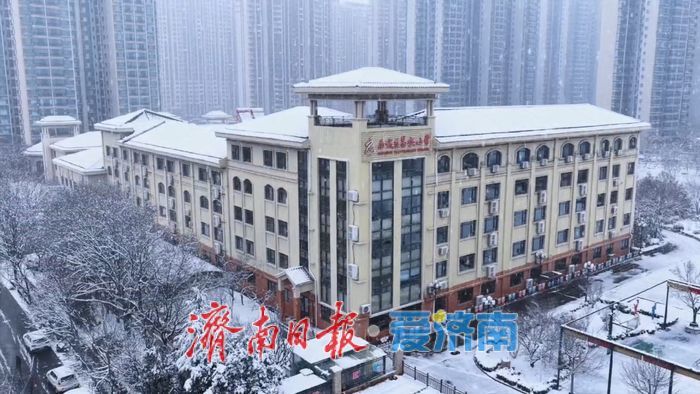 校园初雪，诗意邂逅冬日浪漫