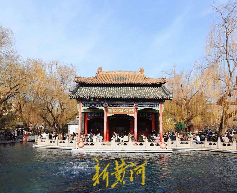 济南数九寒天暖如春 趵突腾空醉游人