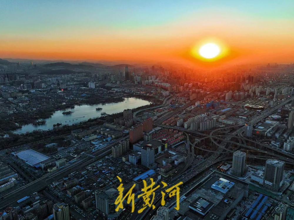 深冬霞光映泉城