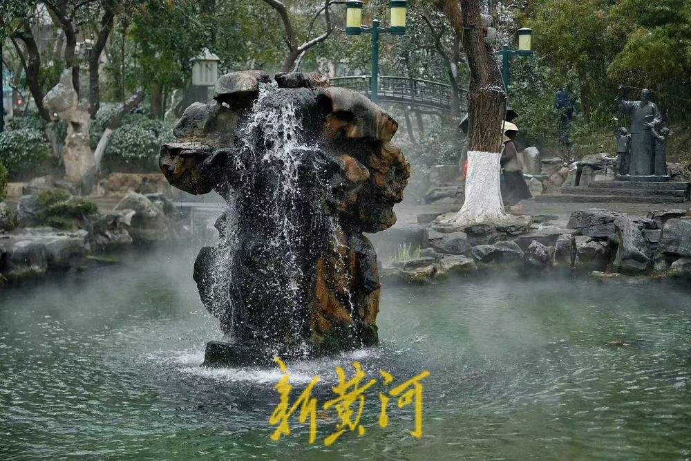 雪中泉城千泉竞涌 月牙飞瀑胜景醉人