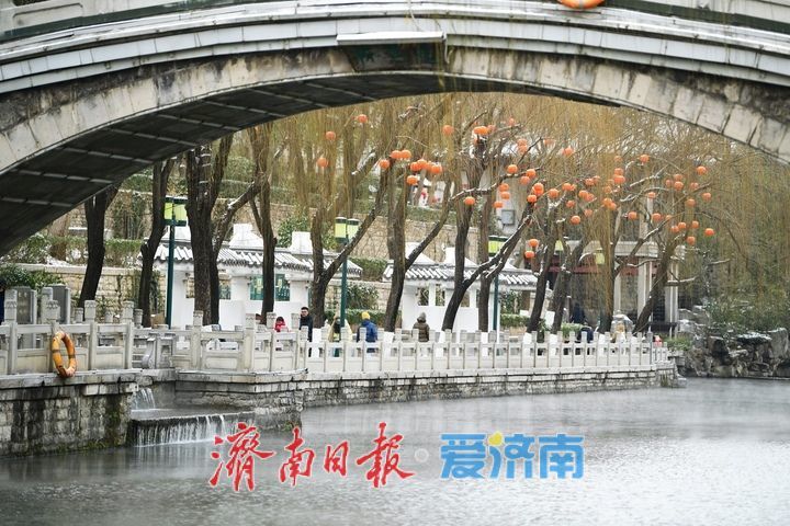 一年四季 泉在济南丨云雾润蒸，雪后济南护城河云雾缭绕宛如仙境