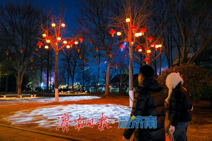 红灯笼缀满明湖岸 泉城夜色年味浓