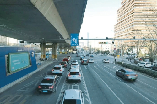济南首个联动可变车道上线！二环南高架路东向西高峰期拥堵降低25.5%