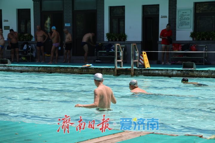 一年四季 泉在济南丨泉水浴场觅清凉 一池清泉荡漾夏日惬意