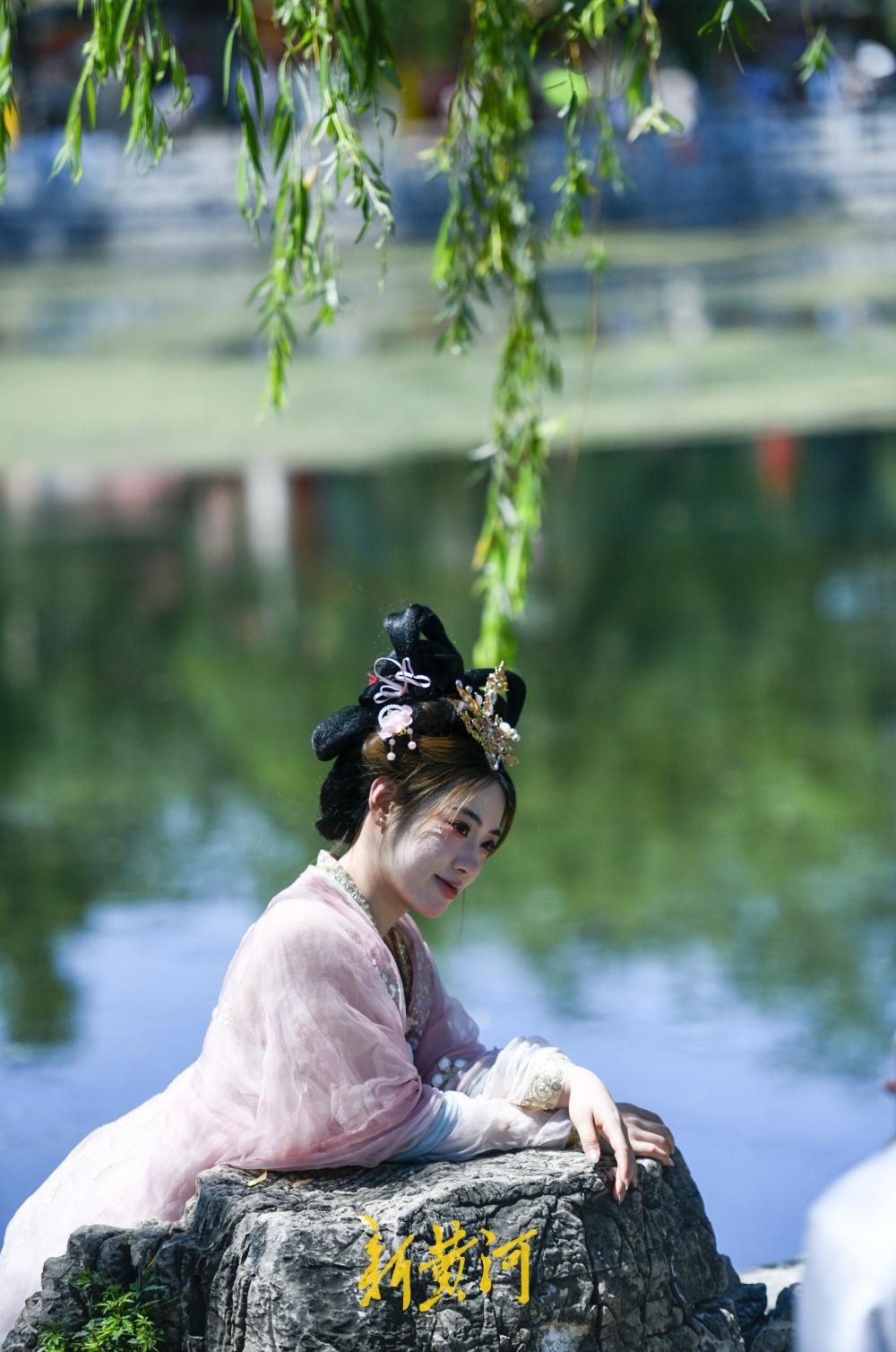 济南雨后清凉天，汉服摇曳入画来
