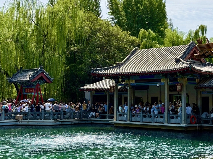 盛夏泉涌引客来 趵突泉景区开启暑期旅游热潮