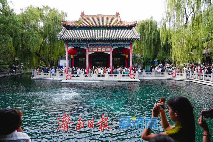 趵突泉水位持续高位 济南“泉水游”持续升温