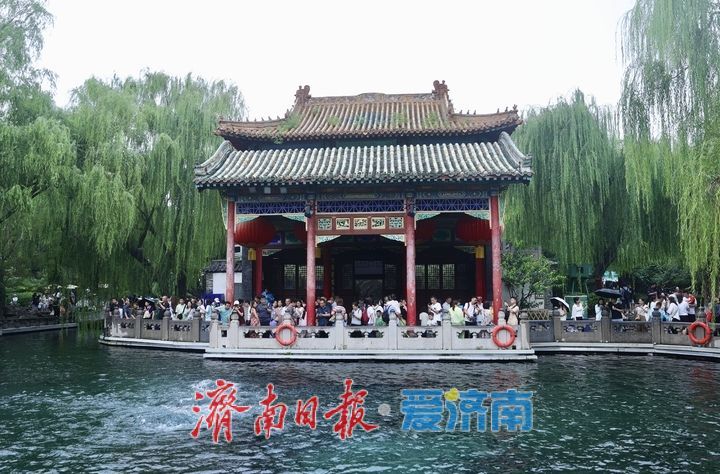 雨润泉城 趵突泉喷涌欢畅“水涌若轮”