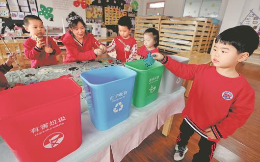 东营经济技术开发区：幼儿园举行垃圾分类活动